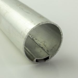 Труба алюминиевая с широким пазом. D28 мм. 5.8 м. уп. 20 шт